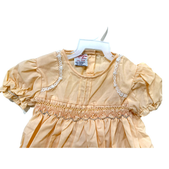 Vintage Bette's Girls Smocked Dress 18 Months Lace Trim Baby Toddler Outfit - Picture 2 of 7